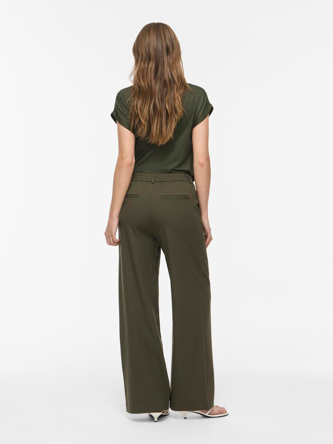 model_shot-back